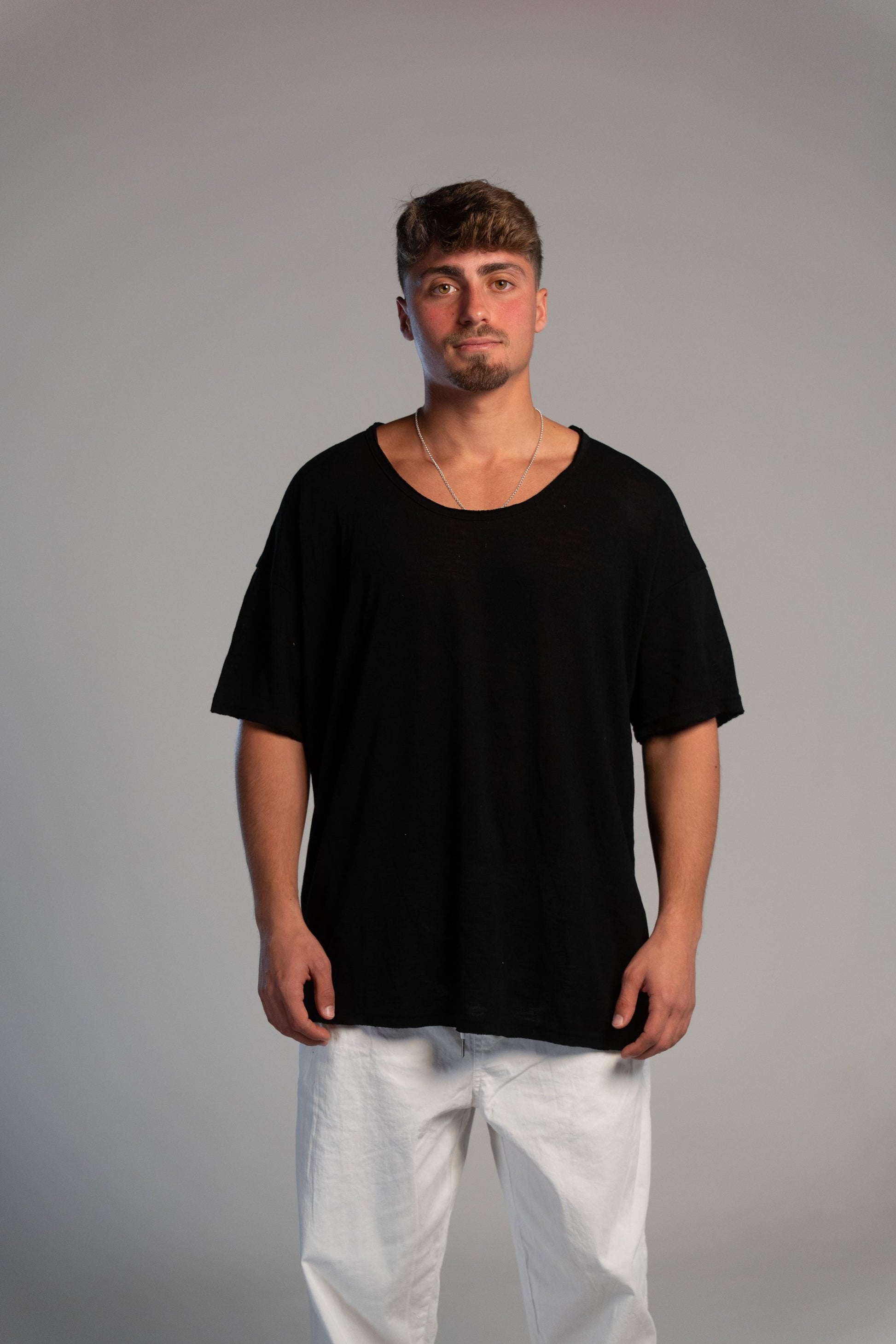 חולצת רילקס שחורה לגבר בגזרה רגילה מבית Yesterday Sun